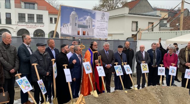 Rund 400 Gäste feierten den Spatenstich. Darunter auch Diözosanbischof Mor Dionysios Isa Gürbüz.