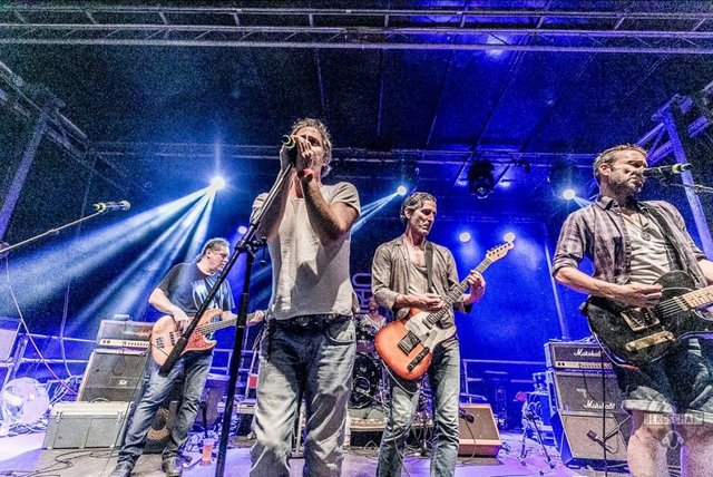 Rockig: The Base sorgt für Rock 'n' Roll im Orpheum und bringt das Publikum zum Tanzen. | Foto: KK