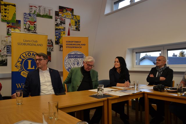 OSG Obmann Alfred Kollar, Lions Club Präsident Alfred Schranz, Soroptimisten Präsidentin Doris Kollar-Lackner und Dr. Klaus Peter Schuh bei der Pressekonferenz