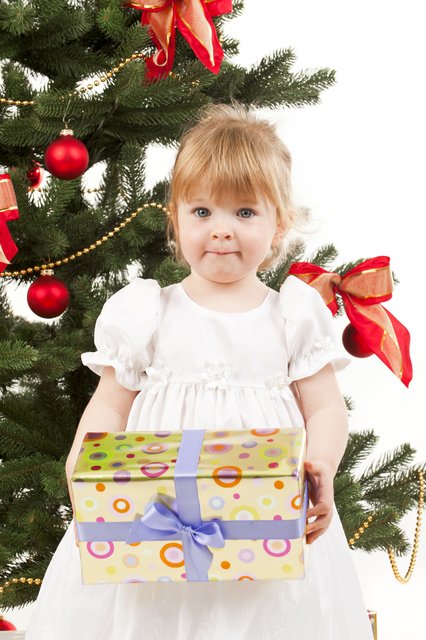 Ob groß oder klein: Über ein Geschenk freut sich jeder. | Foto: fotolia/Claudia Paulussen