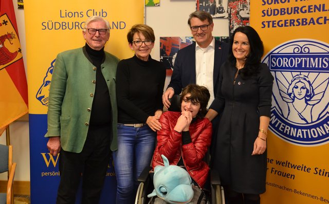 Lions Club Präsident Reinhold Schranz, Ingrid Weber, OSG Obmann Alfred Kollar, Soroptimisten Präsidentin Doris Kollar-Lackner mit Janine Horvath (u.)