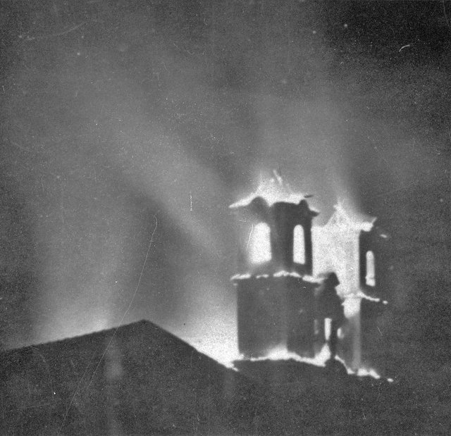 Die Kirchtürme brannten lichterloh. | Foto: Gemeindearchiv