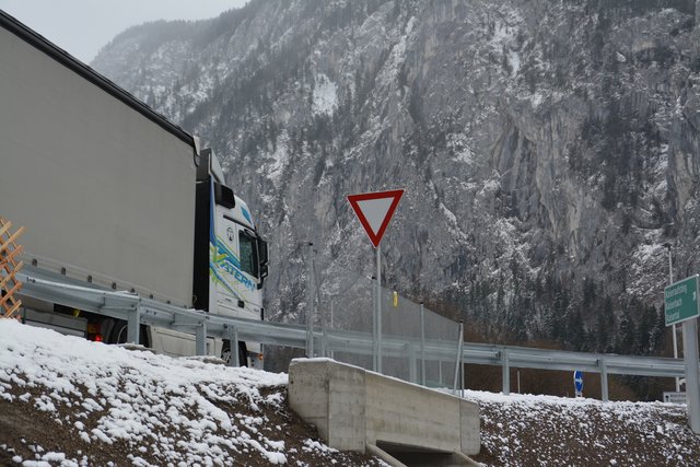 Der Verkehr, ob Pkw oder Lkw, steigt an der B175 stetig.