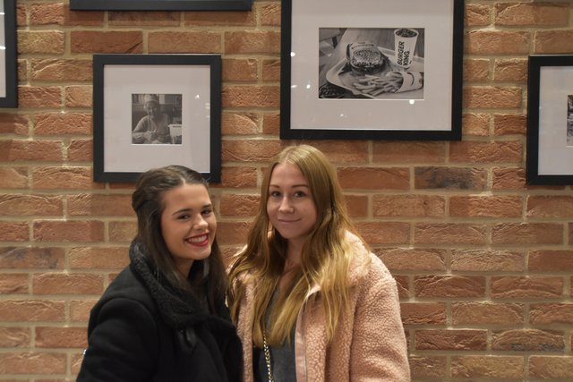 Bloggerinnen Julia Payr und Susanna Schillfahrt nehmen den neuen Burger King unter die Lupe.
