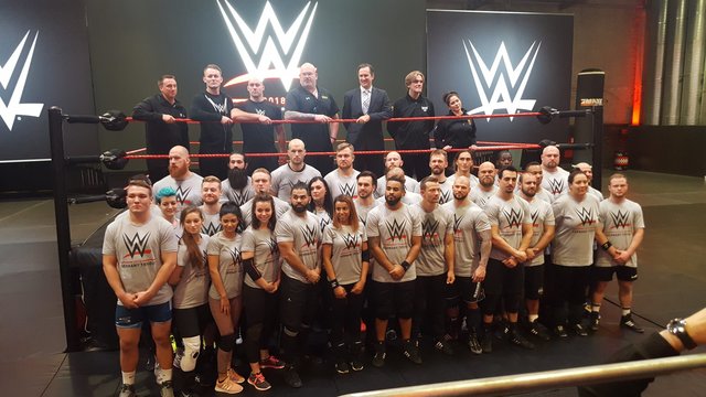 Andrea Haid (2. v. l.) beim Tryout für die WWE. | Foto: KK