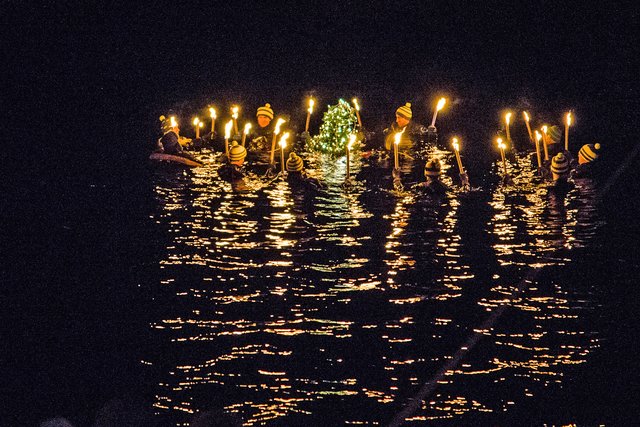 Christbaumtauchen am Zeller See | Foto: Wasserrettung Zell am See