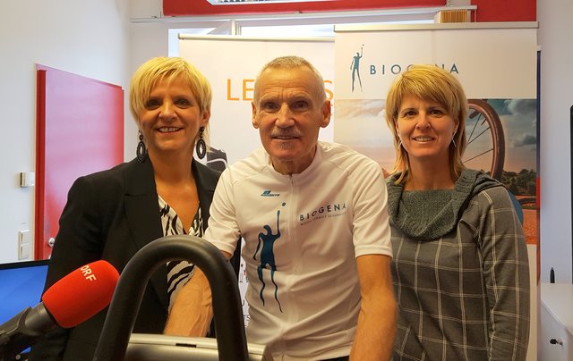 Ulrich Mattersberger flankiert von ORF Kärnten Direktorin Karin Bernhard und „Licht ins Dunkel“ Koordinatorin Simone Oliver. | Foto: privat