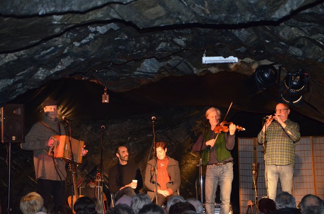 "Aniada a Noar" mit Bertl Pfunder, Luka Ropret, Brina Voglnik, Andreas Safer und Wolfgang Moitz