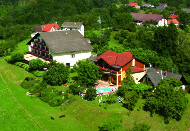 Vom Berghof aus kann man einen herrlichen Blick auf das Sulmtal genießen. | Foto: Krenn