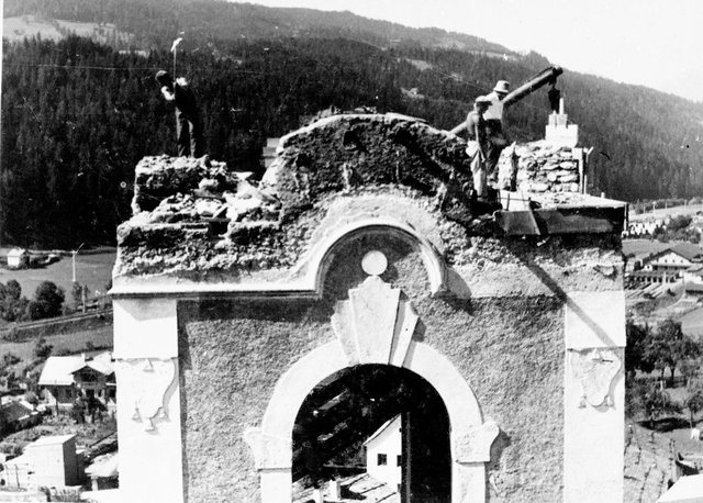 Gefährliche Bauarbeiten am Kirchturm. | Foto: Gemeindearchiv