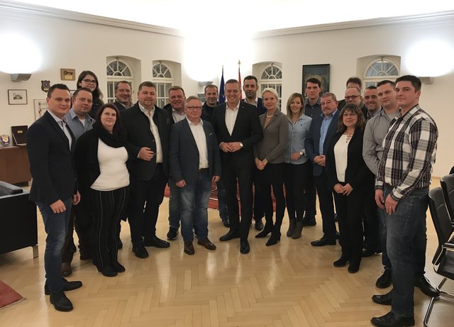  Bezirksobmann Andreas Bors, Thomas Richter, Bianca Heilmeier, Eveline Koberger, GR Christian Gsandtner, Bundesrat Andreas Spanring, Günter Hobold, Andreas Fenz, GR Peter Pichler, Bundesminister Mario Kunasek, Manuel Klaghofer, Susanne Eistert, GR Kerstin Stoiber, GR David Otzlberger, Michael Peischl, Wolfgang Demarle, Heinz-Peter Nastl, Silvia Andrasi, Heinz Pegler, Gerhard Seefischer und GR Patrick Dillinger. | Foto: zVg