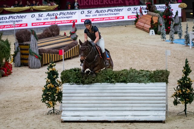 Katrin Khoddam Hazrati vertrat Oberösterreich in der spektakulären Hallenvielseitigkeit bei den Amadeus Horse Indoors.
 | Foto: Michael Graf