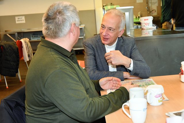 Regelmäßig schaut Michael Landau in der Gruft vorbei und redet mit den Besuchern.