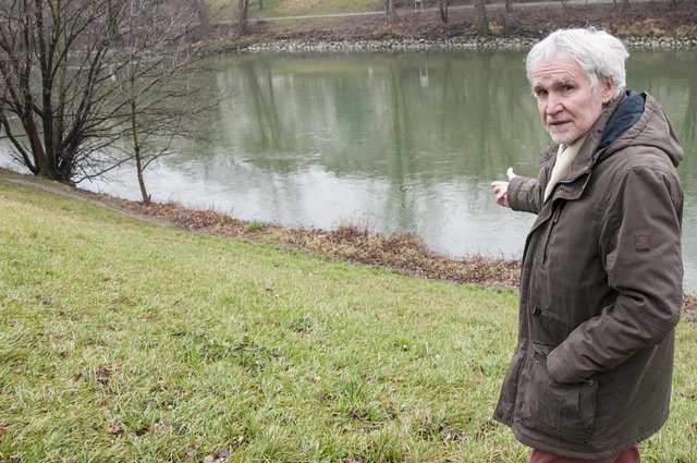 Anrainer Christian Bauer ärgert sich über den bislang (noch) fehlenden Treppelweg auf der linken Seite des Donaukanals.