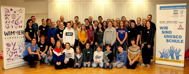 Gruppenbild - 3B des Wimmer Gymnasiums Oberschützen und Studierende des Kollegs für Sozialpädagogik Oberwart