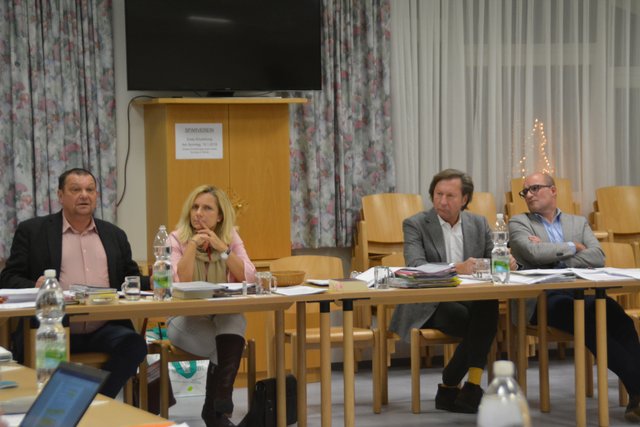 Bei der Gemeinderatssitzung gab es einige Diskussionspunkte: Eduard Posch, SR Brigitte Novosel, Bgm. Kurt Maczek und Vizebgm. Franz Rechberger