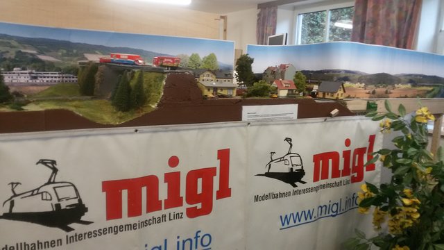 Die Trix-Express-Modulanlage besticht nicht nur durch die Hintergründe, sondern auch durch die Kurzgeschichten, die bei den meisten Modulen zu lesen sind.
