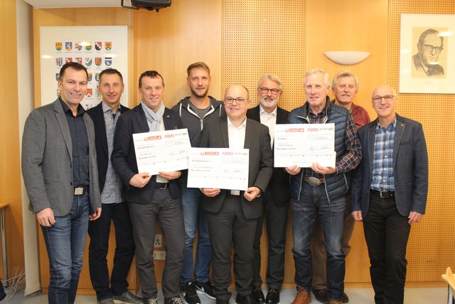Klaus Jagereder (Sektionsleiter Turnen ASKÖ Ried), Markus Wolf (HSV Ried), Peter Fischerleitner (HSV Ried), Reinhard Strasser (Obmann UFC Riegerting), Josef Burgstaller (Obmann UFC Juniors Riegerting), Christian Katzlberger (ASVÖ), Ludwig Stangel (Ehrensektionsleiter ASKÖ SV Eitzing), Josef Schlosser (Obmann SV Eitzing) und Josef Jetzinger (Sachbearbeiter BH Bezirkssportausschuss). | Foto: BRS