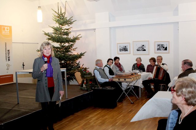 Die Obfrau begrüßte die Mitglieder, stellte die „Küpferer Musi“ vor und dankte ihrem Team für die Betreuung der Gäste. | Foto: Seniorenbund