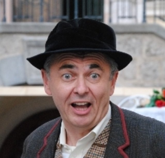 Das Ensemble spielt eine Vielzahl von Sketches, bekannt aus Film, Fernsehen und Kabarett.