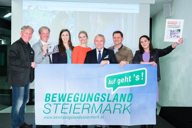 &lt;f&gt;Stolze Preisträger: &lt;/f&gt; Arne Öhlknecht (Bewegungsland), Roland Reischl (WOCHE), Stefanie Peichler, Nadja Büchler, Christian Purrer (Bewegungsland Steiermark), Reinhold Matejka (Alpenverein), Birgitta Maggauer (WOCHE) | Foto: Konstantinov