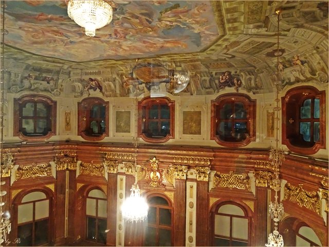 Blick hinunter in den Prunksaal | Foto: © Uschi R.
