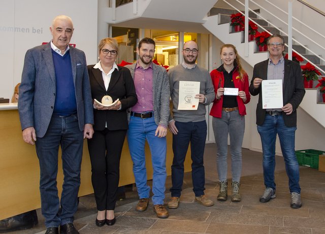  Nina Rosenauer (2. v. re) mit Franz und Veronika Sinnesberger, Alois Kaufmann, Franz Sinnesberger und Hans Lettenbichler. | Foto: Sinnesberger
