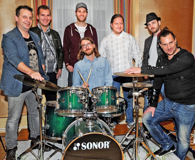 Musikalische Botschafter des Mosts: Die Band "TheMostCompany" gibt ein Weihnachtskonzert beim Ballonwirt in Bodensdorf.