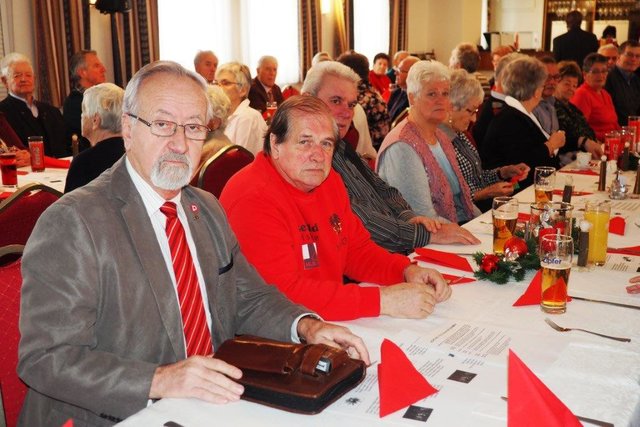 links am Bild Pensionistenverbands-Bezirksvorsitzender Franz Schaumüller.