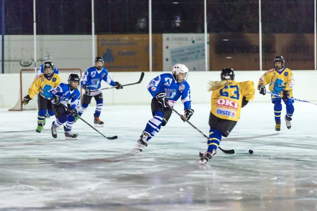 Im körperbetonten Kampf behielten die Mad Dogs U-17 von Anfang an die Oberhand
