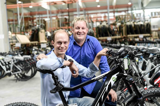 Philipp Zimmermann und Richard Hirschhuber (re) freuen sich über ein Investment in zweistelliger Millionenhöhe. | Foto: Point of View