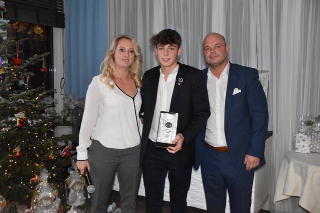 Proette Melanie Wolkersberger, Golfer des Jahres Laurenz Kubin und Sportdirektor Alexander Kubin.