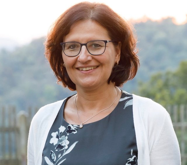 Monika Brottrager-Jury, Regionalreferentin Seelsorge in Pflegeheimen, lädt im Namen der katholischen Kirche und gemeinsam mit dem Arbeitskreis Trauerpastoral zur ersten Segensfeier für trauernde Menschen unter dem Motto "Weihnachten ohne dich" in die Pfarrkirche Leoben St. Xaver, und zwar am Freitag, 21. Dezember, ab 18 Uhr.