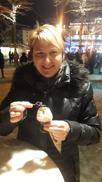 Krismer mit Kurpark mit Getränk im Glas