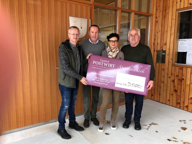 Amtsleiter Josef Zwischenberger, Franz-Josef und Astrid Schmidt mit Bürgermeister Franz Zlöbl bei der Spendenübergabe in Rangersdorf | Foto: Schmidt