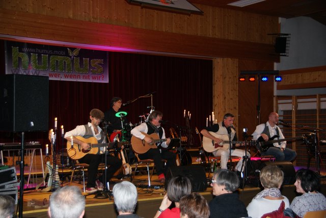 Die Kultband "Humus" aus Kärnten begeisterte mit ihrer bodenständigen, erdigen Musik die Konzertbesucher in Fließ.