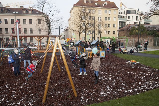 Der erweiterte und neu gestaltete Sechterpark ist ein großer Erfolg, so die Bezirkschefin stolz. | Foto: Helmut Jakich