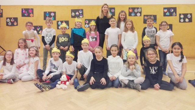 Klassenlehrerin Silke Teuschl war sehr stolz auf ihre Schulkinder.