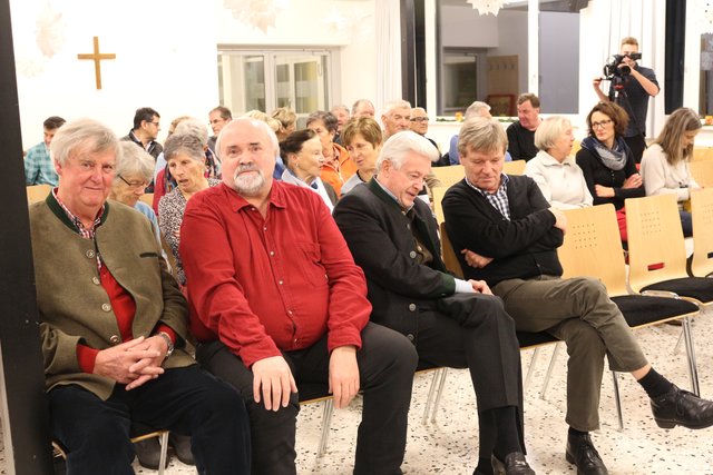 Die Zeitzeugen Leonhard Stöckl, Paul Brecher und Fritz Feiersinger mit Bgm. Hans Schweigkofler – Foto: S.Trabi
