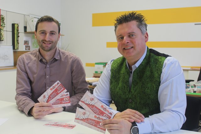 Jochen Jance und Edgar Wernbacher freuen sich auf gute Zusammenarbeit zwischen Gemeinde und Wirtschaft.  | Foto: Hofbauer