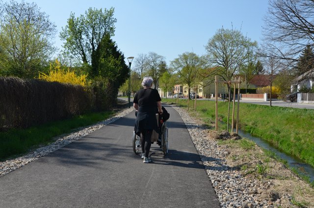 Damit der öffentliche Raum von ALLEN Einwohnern genutzt werden kann bedarf es einer barrierefreien Ausführung.