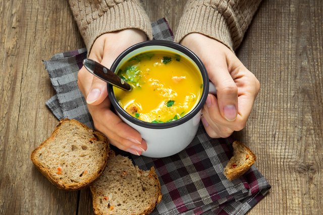 Eine Suppe ist im Winter immer willkommen. | Foto: mizina / Fotolia