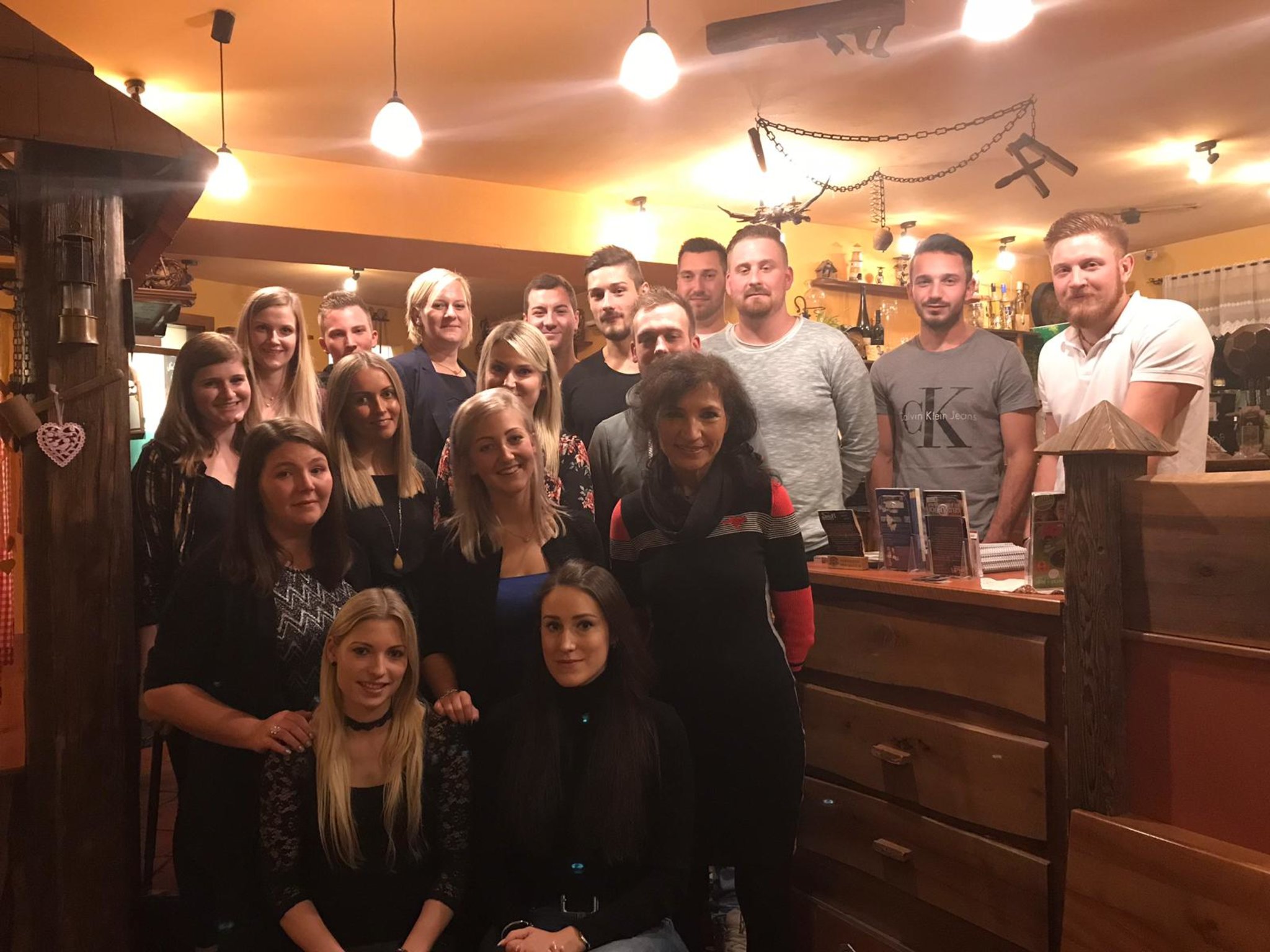Vor kurzem kam die ehemalige Sportklasse der NMS Brnbach zum zehnjhrigen Klassentreffern mit ihrer Klassenvorstndin Ute Schlatzer in NMS Brnbach: Ein klasse Treffen, das Klassentreffen