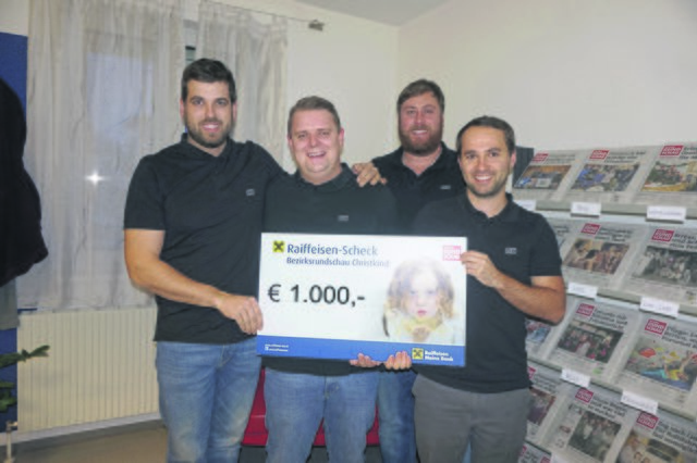 Vier Vereinsmitglieder waren in der Redaktion zu Gast und überbrachten den Scheck.