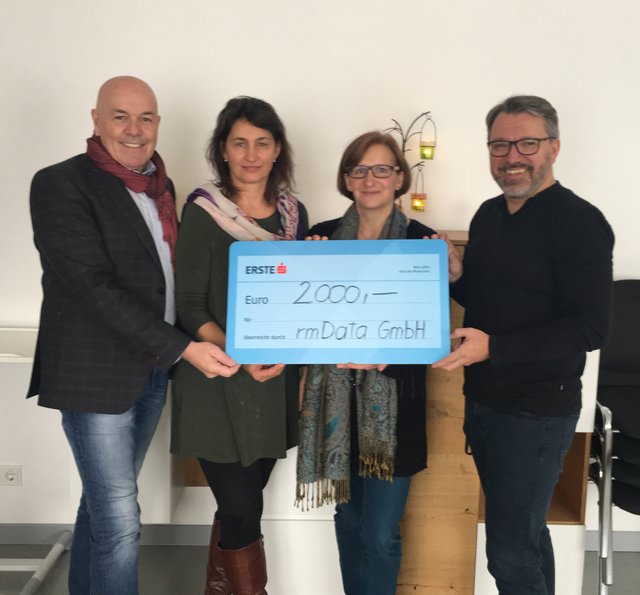 Jürgen Beiglböck (r.) überreichte 2.000 Euro ans Sozialhaus Oberwart | Foto: Stadtgemeinde Oberwart
