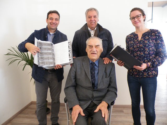 Fritz Köstenbauer (sitzend) mit Gerhard Briggl, Franz Eder und Jasmin Granig (v.li.) | Foto: Stadtarchiv