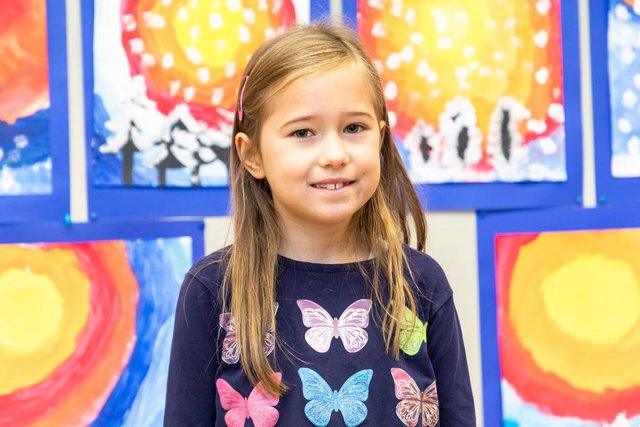 Julia, 8: "Ich wünsche mir Glück und Gesundheit für meine Eltern und mich. Im neuen Jahr freue ich mich auf den Familien-Urlaub." | Foto: J. Konstantinov