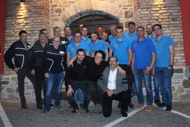 Ramsbacher mit den Feuerwehrkameraden aus Baldramsdorf | Foto: Ramsbacher