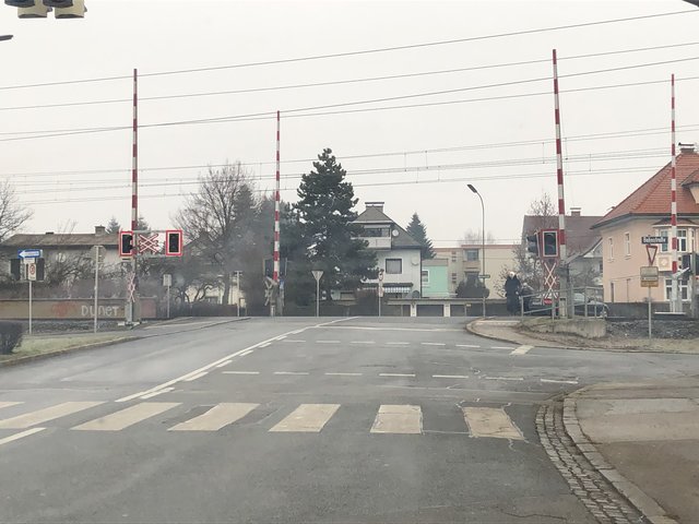 &lt;f&gt;Längeres Warten&lt;/f&gt; auf den Zug in Waidmannsdorf wegen gesetzlichen Änderungen durch die Eisenbahnbehörde | Foto: Strutzmann