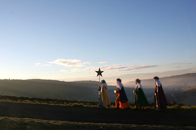 &lt;f&gt;Die Sternsinger&lt;/f&gt; überbringen Segenswünsche und sammeln Spenden für Menschen in Not. Heuer für die Philippinen | Foto: © Toni Tropper